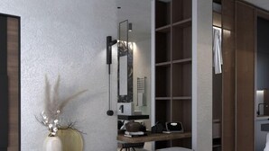 Un dormitorio moderno con una cama grande, un escritorio y un vestidor.