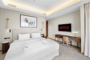 2 bedrooms, iron/ironing board, free WiFi, bed sheets - Incredible 2BD at Address Dubai Opera (Dubai)