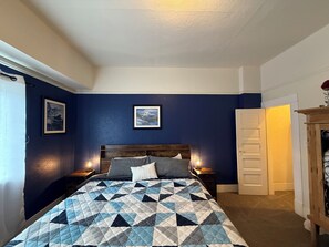 2 bedrooms, travel cot, WiFi, bed sheets