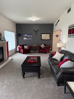 Smart TV, fireplace