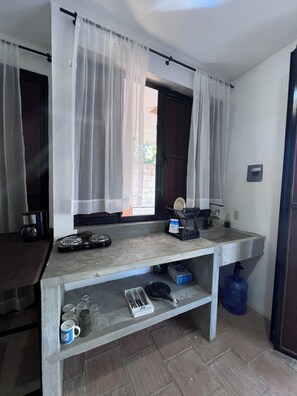 Fridge, microwave, stovetop, coffee/tea maker - Valentina Apartment for 2 Pool Access A/C Ground Floor Pet Friendly (Santo Domingo Zanatepec)