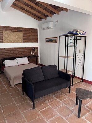 1 bedroom, iron/ironing board, WiFi, bed sheets - Valentina Apartment for 2 Pool Access A/C Ground Floor Pet Friendly (Santo Domingo Zanatepec)