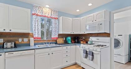 5-BR Home w/ Deck | Big Backyard | Sleeps 14
