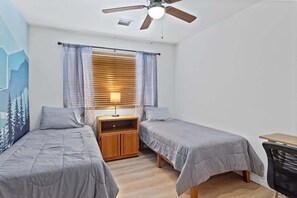 5 室のベッドルーム、アイロン / アイロン台、WiFi、ベッドシーツ