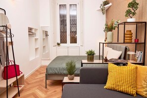 1 bedroom, iron/ironing board, internet, bed sheets