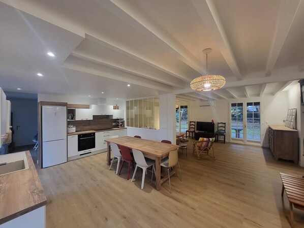 Fridge, microwave, dishwasher, toaster