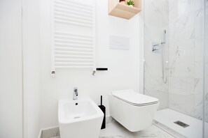 Hair dryer, towels - New and Modern apartment 3 steps from Duomo (MILANO)