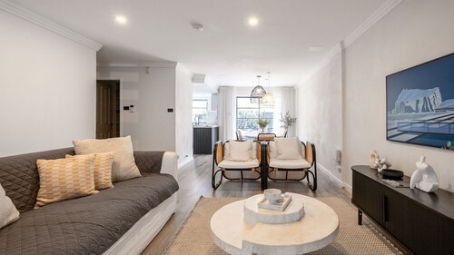 Comfortable Urban Living Close to Sydney City Center