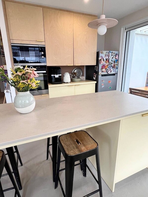 Kühlschrank, Kochgeschirr/Geschirr/Besteck