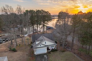Exterior - 4 BR~Stunning Views~Fire Pit~Sleeps 12 (Henrico)