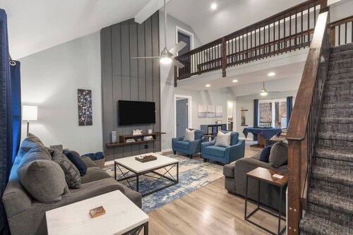 5BR Near The Strip & Landing | Scenic & Spacious