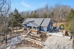 Exterior - 5BR Near The Strip & Landing | Scenic & Spacious (Branson)