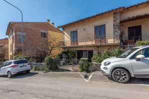 Exterior - Apartment 'Poggio Della Capannina Di Castellina in Chianti' with Private Garden and Wi-Fi (Castellina in Chianti)
