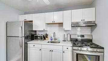 Fridge, microwave, stovetop, coffee/tea maker