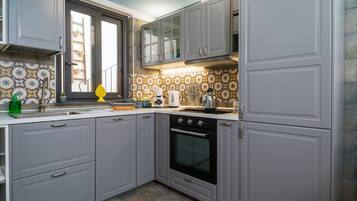 Fridge, microwave, stovetop, coffee/tea maker