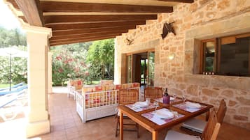 Outdoor dining
