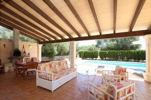 Outdoor dining - Country House 'Ca Na Barbara' with Private Pool, Wi-Fi and Air Conditioning (Santanyí)