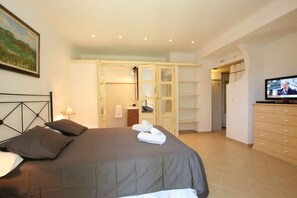 2 bedrooms, iron/ironing board, free WiFi, bed sheets - Country House 'Ca Na Barbara' with Private Pool, Wi-Fi and Air Conditioning (Santanyí)