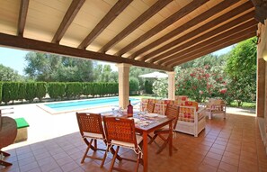 Outdoor dining - Country House 'Ca Na Barbara' with Private Pool, Wi-Fi and Air Conditioning (Santanyí)