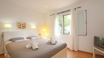 4 Schlafzimmer, Bügeleisen/Bügelbrett, kostenloses WLAN, Bettwäsche