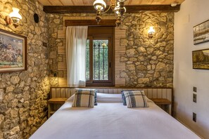 8 bedrooms, free WiFi, bed sheets