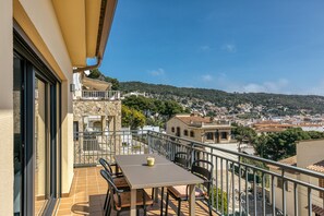 Outdoor dining - Holiday Home 'Casa Con Vistas A Las Illes Medes' with Sea View, Wi-Fi and Air Conditioning (Torroella de Montgrí)