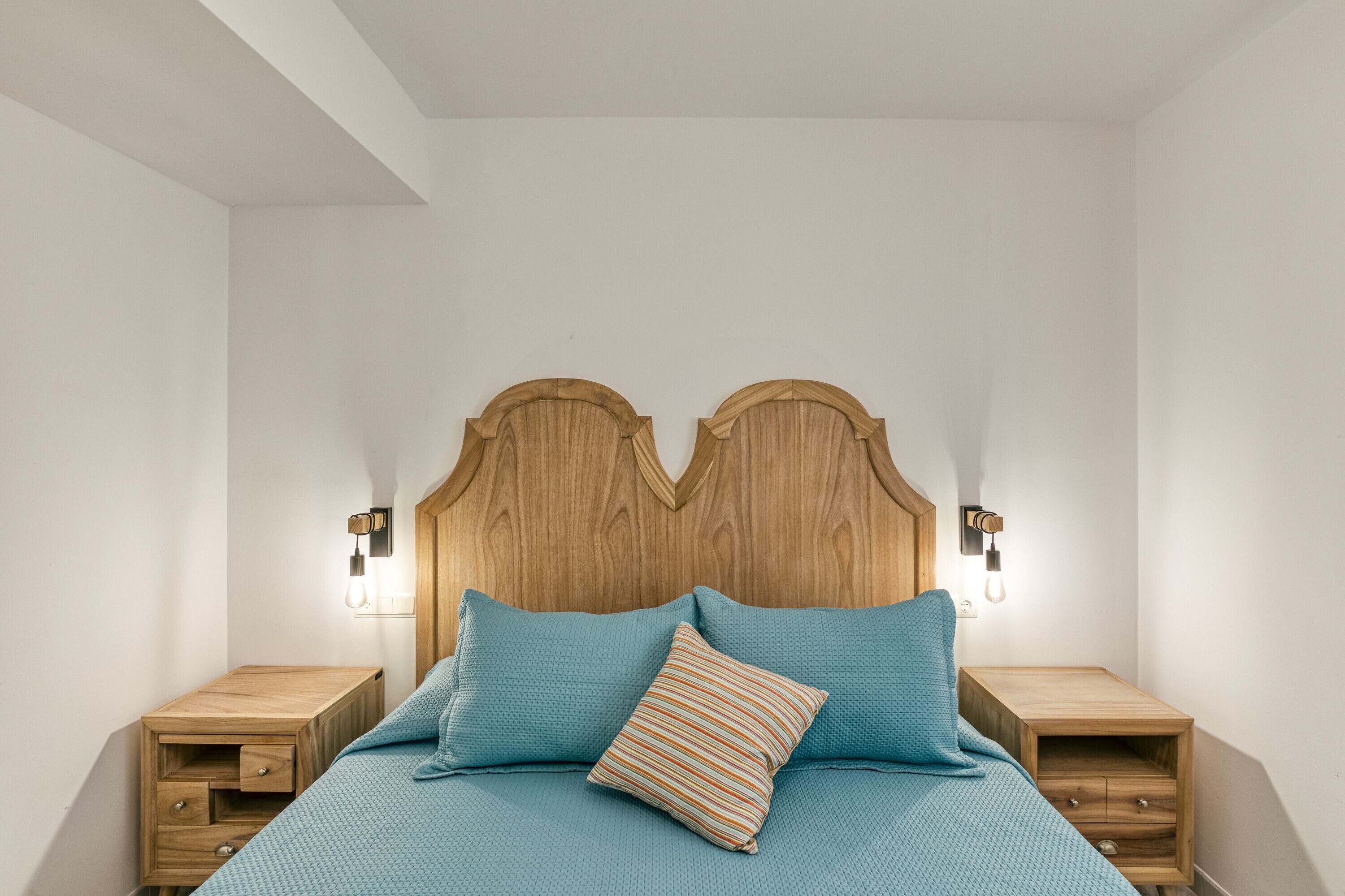 4 slaapkamers, een strijkplank/strijkijzer, gratis wifi, beddengoed