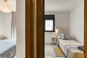 4 bedrooms, iron/ironing board, free WiFi, bed sheets - Holiday Home 'Casa Con Vistas A Las Illes Medes' with Sea View, Wi-Fi and Air Conditioning (Torroella de Montgrí)