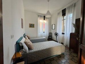 2 bedrooms, free WiFi, bed sheets - Apartment 'Pietro' 1 of 4 in Villa Paruzzi 6Min from Lake Como (Dervio)