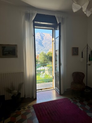 Interior - Apartment 'Pietro' 1 of 4 in Villa Paruzzi 6Min from Lake Como (Dervio)