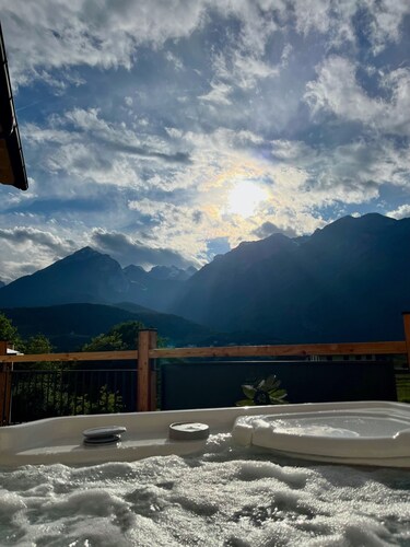 Appartement 'Rododendro' mit Bergblick, WLAN und Klimaanlage