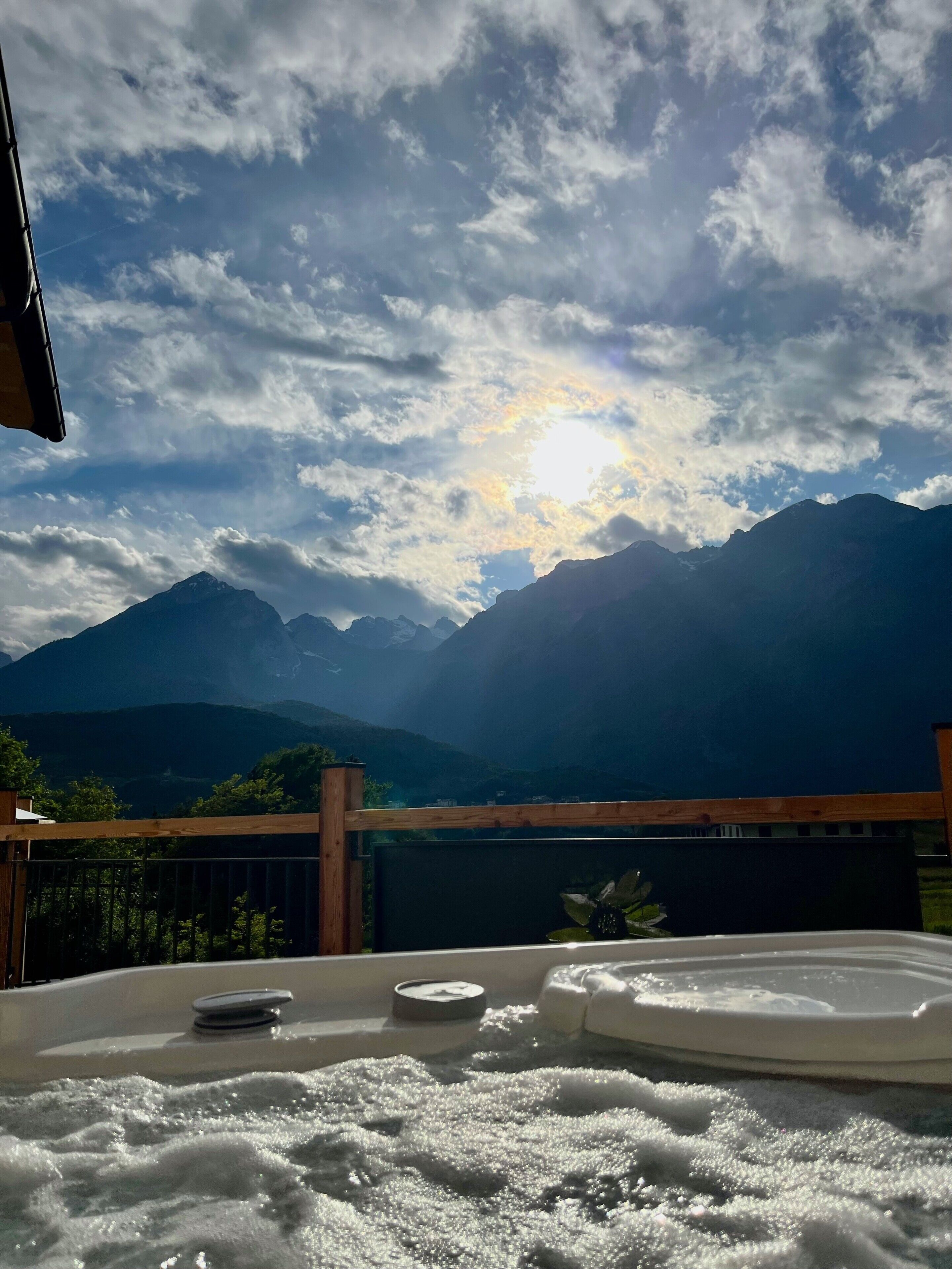 Tina de hidromasaje al aire libre