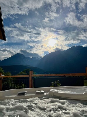 Bañera de hidromasaje al aire libre