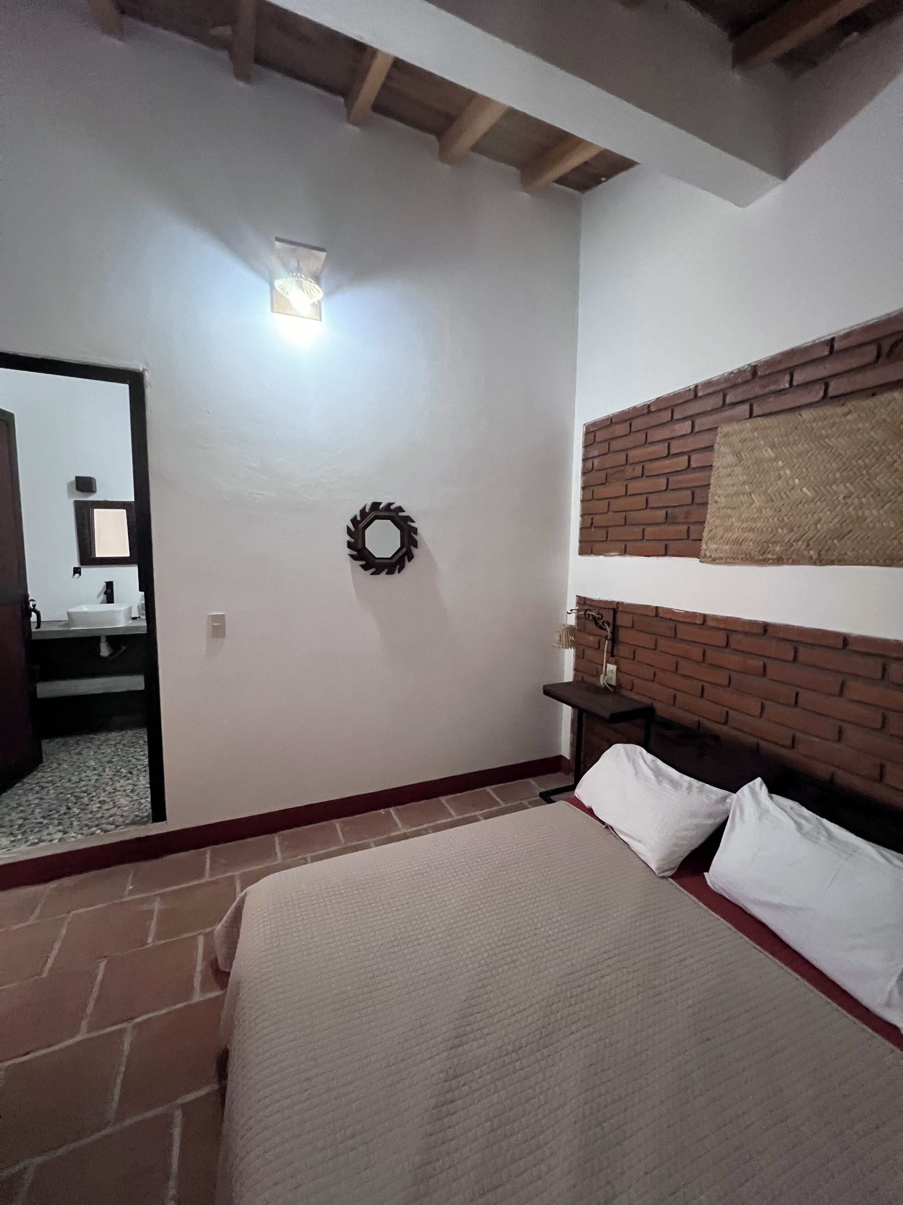 1 多间卧室、熨斗/熨衣板、WiFi、床单