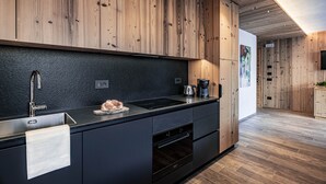 Kaffetrakter/tekoker, kjøleskap, mikrobølgeovn og ovn