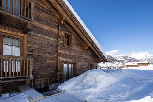 Chalet 'River Villa Genf Spa - Relax' avec vue sur les montagnes et jardin partagé