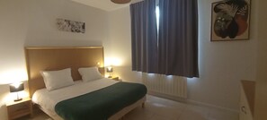 1 habitación, tabla de planchar con plancha, wifi gratis y ropa de cama 