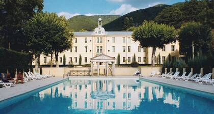 Appartement d'Exception au Chùteau des GipiÚres : Jardin Privé, Piscine, Vue sur le Mont Ventoux