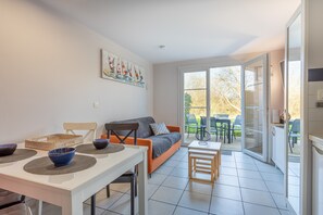 Télévision, table de tennis de table