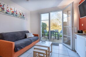 Télévision, table de tennis de table