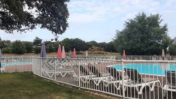 Lämmitetty uima-allas