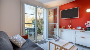 TV, tavolo da ping pong