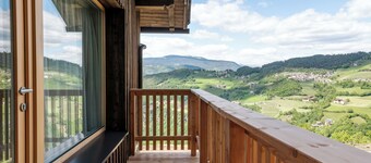 Apartment 'Hans' with Mountain View, Private Garden and Wi-Fi