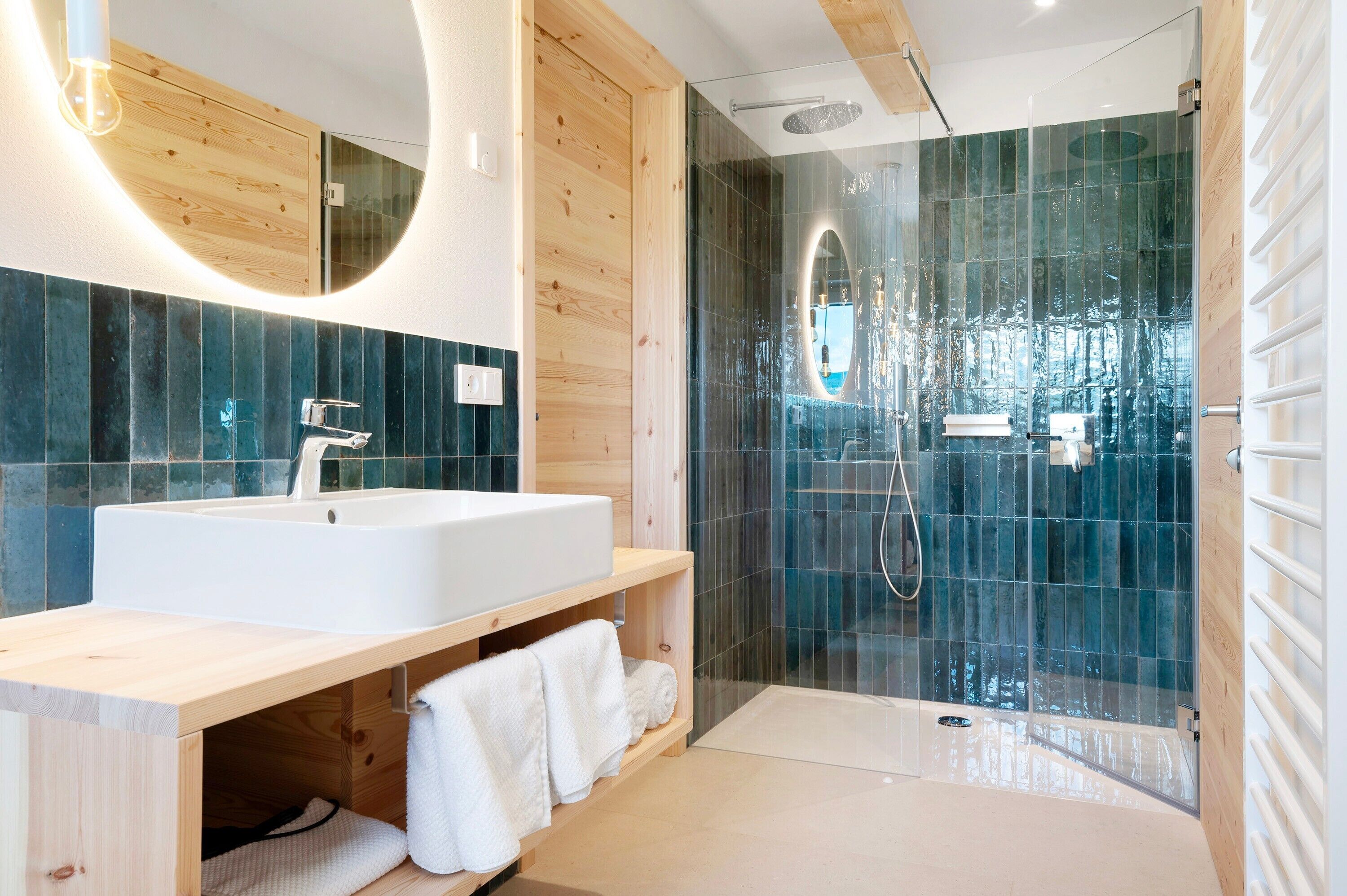 Een douche, een haardroger, handdoeken