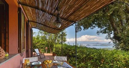 Villa 'Martini' with Sea View, Private Terrace and Wi-Fi