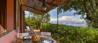 Villa 'Martini' mit Meerblick, privater Terrasse und Wi-Fi