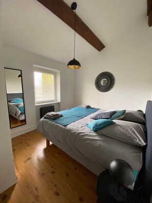 2 chambres, fer et planche Ă repasser, Wi-Fi gratuit, draps fournis