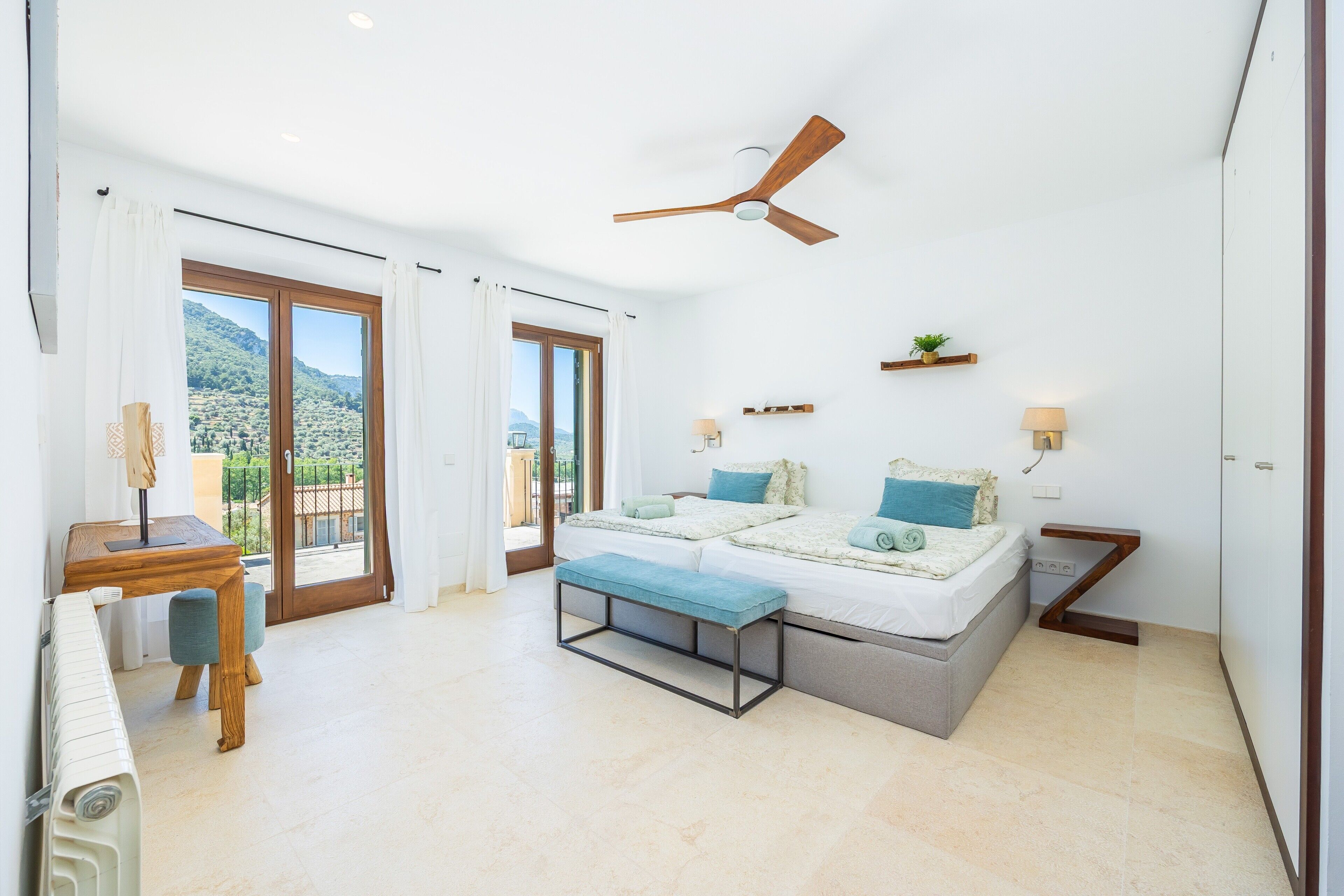 4 bedrooms, iron/ironing board, free WiFi, bed sheets