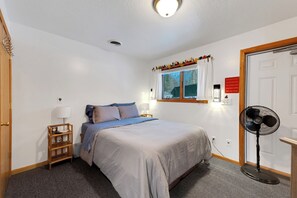 3 bedrooms, desk, iron/ironing board, free WiFi