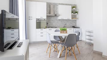 雪櫃、微波爐、焗爐、爐具